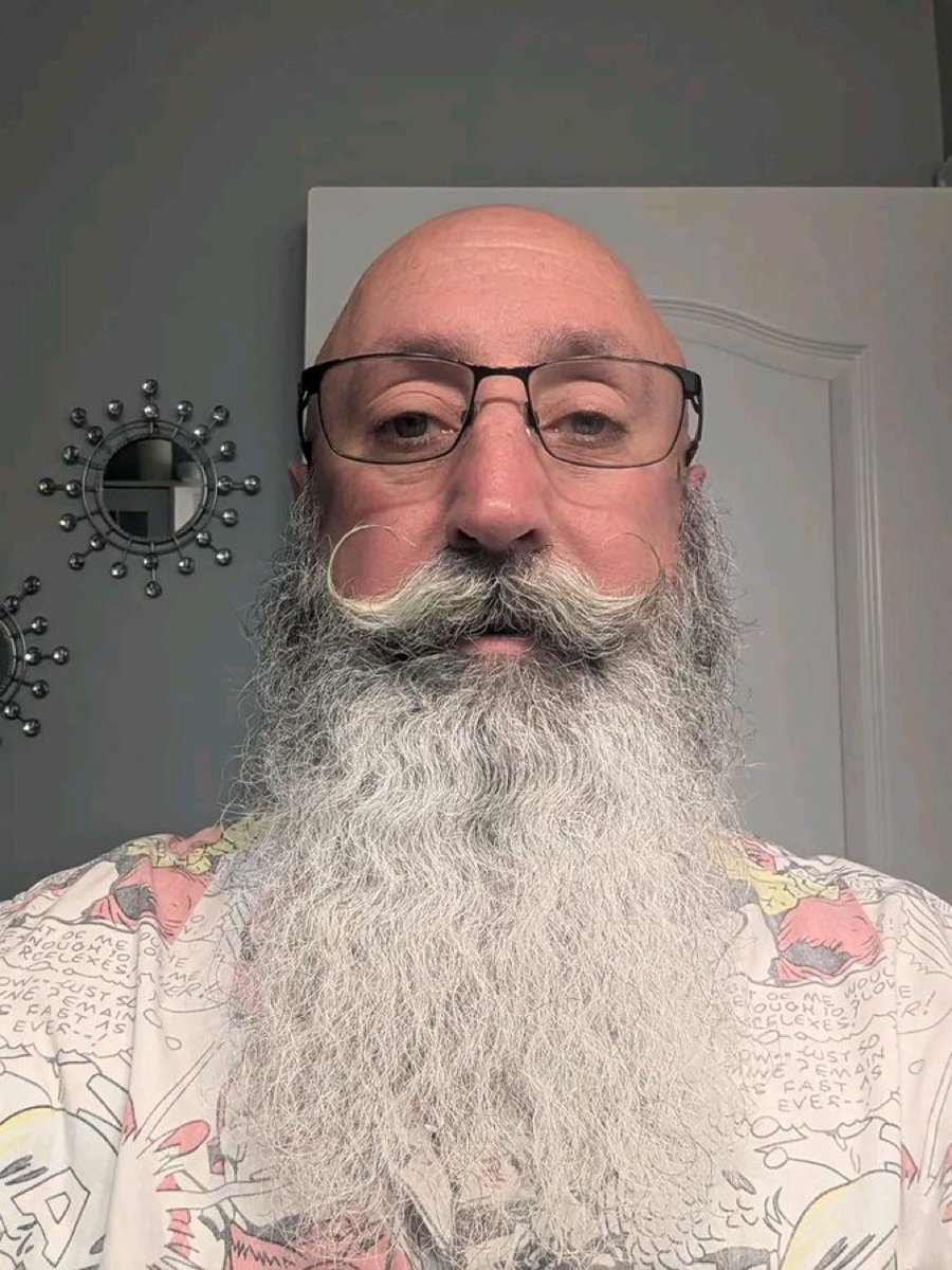 Thyallo's tweet photo. Can I be your man? https://t.co/YvfnR6EJz9