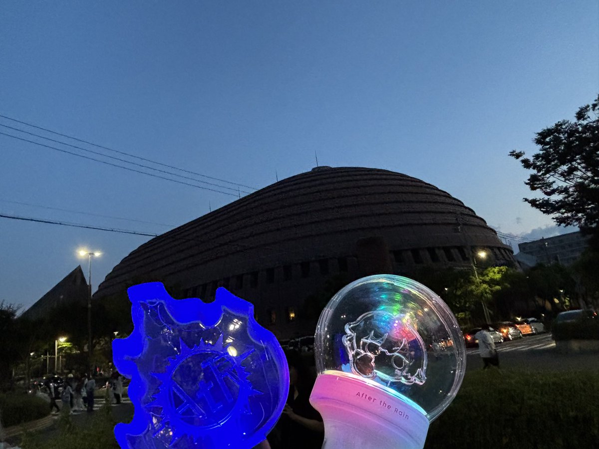 flyd_potato's tweet photo. もちろん大本命の目的であるライブが一番楽しかったけどね！
本当に無事に参戦できて良かった😭 https://t.co/GB1CTp2BsO