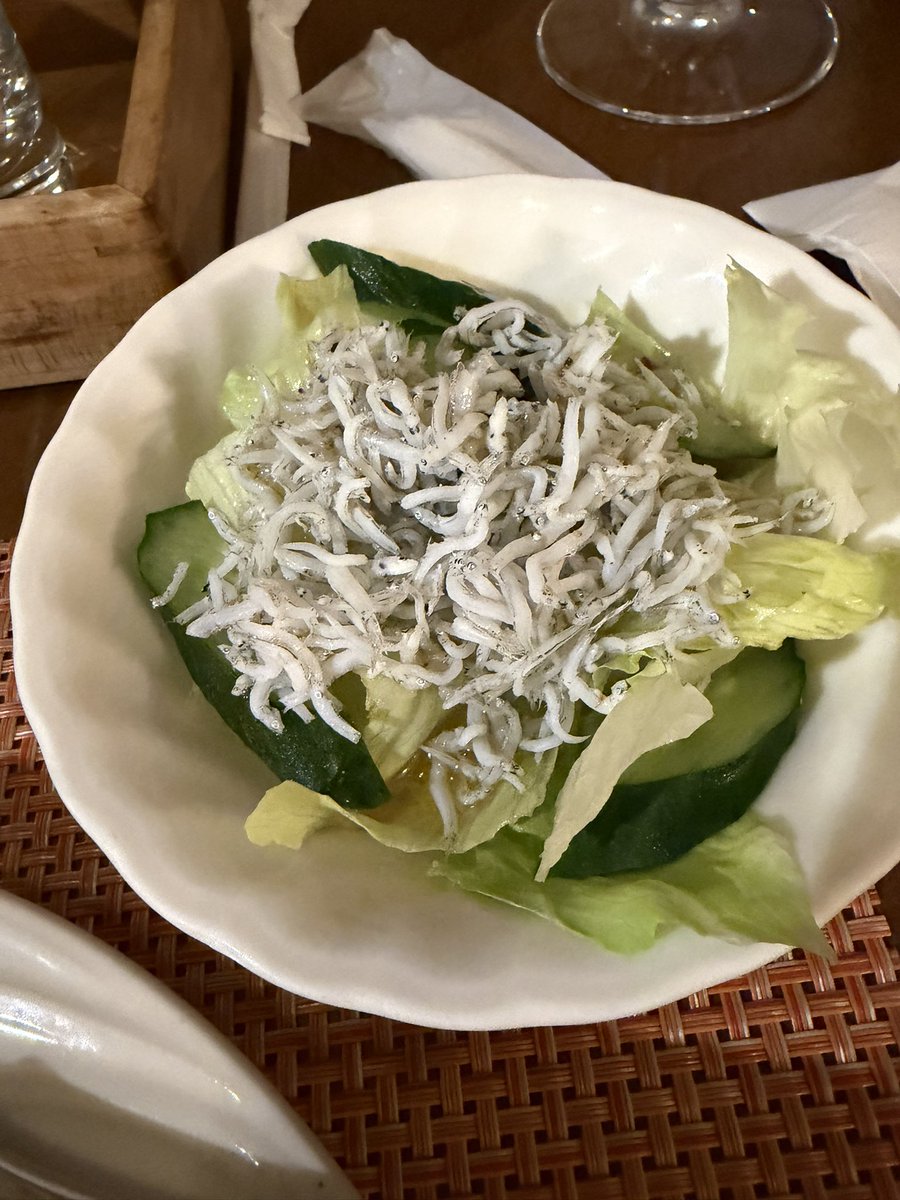 tabiaruki_117's tweet photo. 一人旅始めてから、食事付きでコース料理は初めてかもしれない https://t.co/FcgXI5ipCk