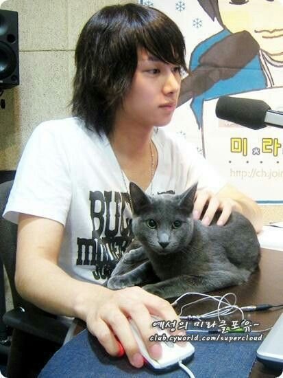 lhysesdrk1106's tweet photo. they spent 20 years together... 🥺

thank you, heebum, for being with heechul in every season of his life 🤍 https://t.co/3OrEBPpQua