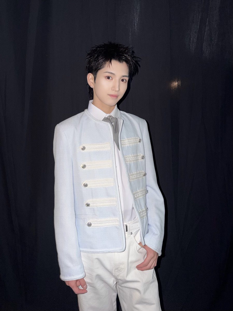 Official_VIBY's tweet photo. 𝐕𝐈𝐁𝐘 𝐃𝐄𝐁𝐔𝐓 𝐒𝐇𝐎𝐖𝐂𝐀𝐒𝐄 『𝐕𝐈𝐁𝐘 𝐋𝐀𝐍𝐃』𝐁𝐞𝐡𝐢𝐧𝐝 𝐏𝐡𝐨𝐭𝐨✨ #IO

#VIBY #バイビー
#VIBY_LAND #VIBY_武道館 https://t.co/OJz4WMta6M