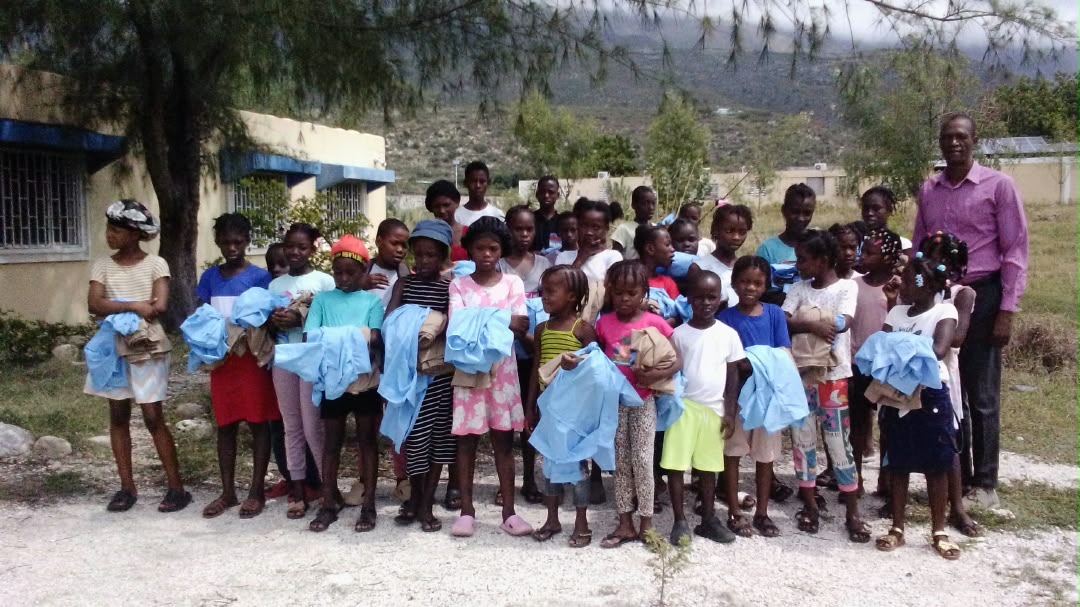 ILiveBeyond's tweet photo. This week was uniform distribution day for our Haiti LiveBeyond School!! Please join us in praying for all of our students and teachers as they prepare for another school year! 

#iLiveBeyond #LiveBeyond #Haiti https://t.co/XtTyjQ09Uj