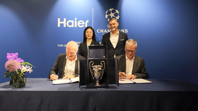 FootballBusNews's tweet photo. Haier deal gives UC3 early momentum in UEFA’s next commercial cycle https://t.co/rwAzyzcuv5 https://t.co/12cwahNMDa