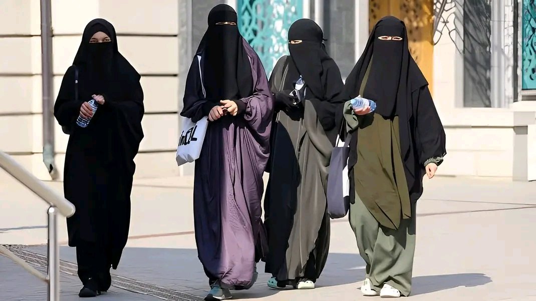 Boss_Aleeyu's tweet photo. I swear to God that no religion honors women like Islam. https://t.co/1nCclPHMn8