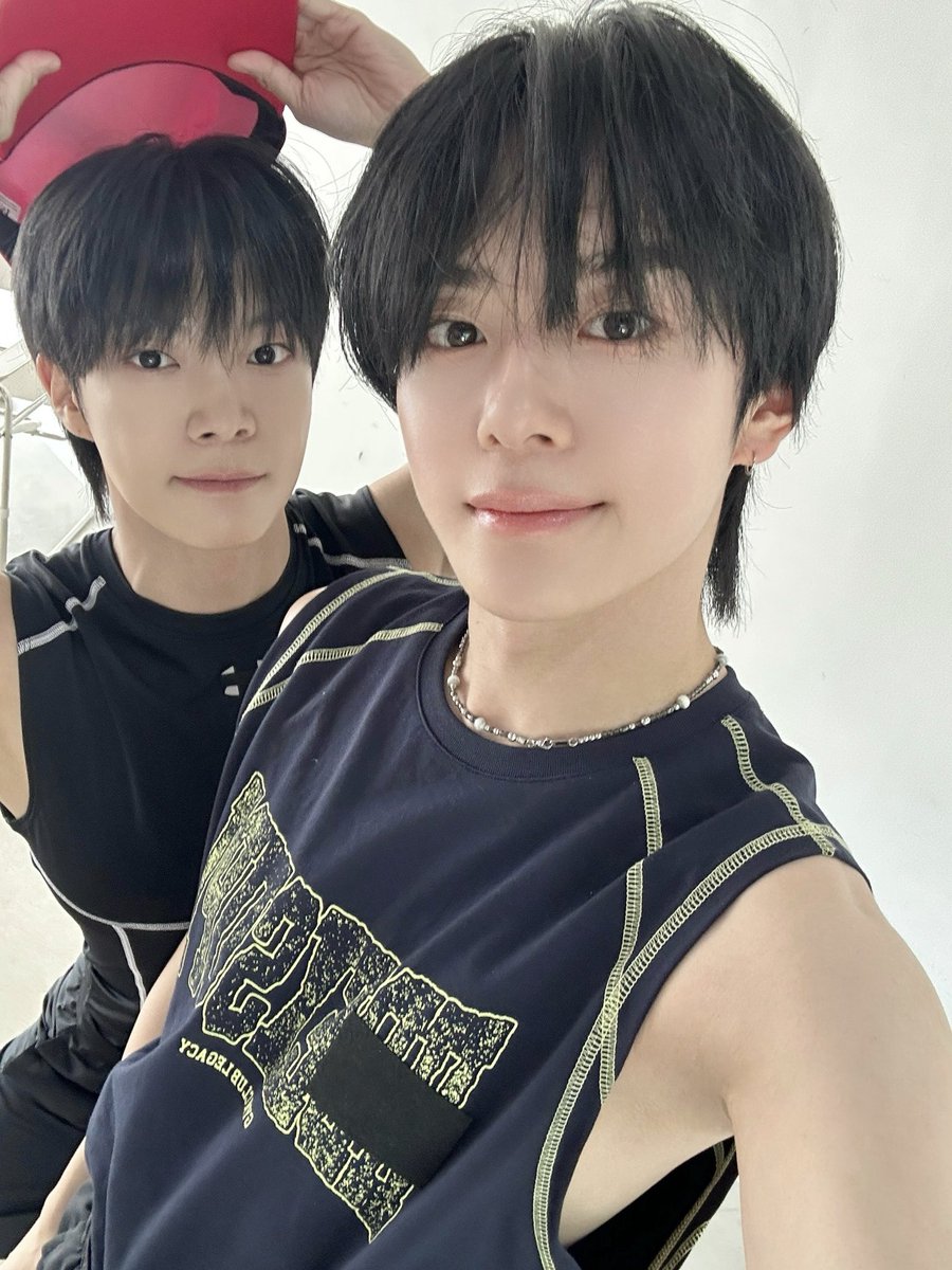 the_verivery's tweet photo. [📸]
2026.09.04
#10min_routine 

맏막즈와 함께 건강한 
10분 루틴 함께해요💪

#베리베리 #VERIVERY #VRVR
#동헌 #DONGHEON
#강민 #KANGMIN https://t.co/6AJFOH0Lxh