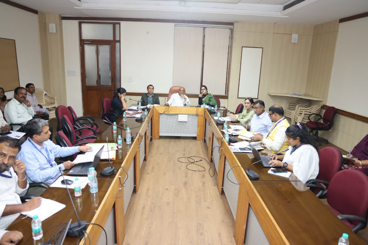 nlm_karnataka's tweet photo. A progress review meeting on the NRLM and DDU-GKY was held under the chairmanship of Dr. Sharana Prakash R. Patil, Hon’ble Minister for Department of SDEL, at Vikasa Soudha.
@SecretariatSDEL @S_PrakashPatil https://t.co/4MpdxQ3Xyo