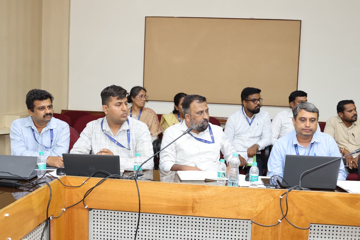 nlm_karnataka's tweet photo. A progress review meeting on the NRLM and DDU-GKY was held under the chairmanship of Dr. Sharana Prakash R. Patil, Hon’ble Minister for Department of SDEL, at Vikasa Soudha.
@SecretariatSDEL @S_PrakashPatil https://t.co/4MpdxQ3Xyo