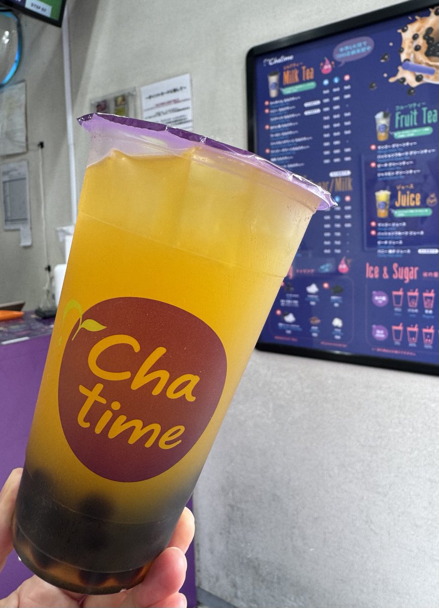 oo79864432's tweet photo. Chatime チャタイム 🔮 池袋東口店
15回目 😆
6月上旬以来。
フルーツ系から↓
マンゴー🥭グリーンティー L+タピオカシングル 730円
タピ中大粒ツルツルもっちり良質👍
ドリンク安定美味〜✨
すいてたからイートイン席使った🪑
#タピ活 #タピオカ #chatime #チャタイム #池袋 https://t.co/gz8cqdbeqW