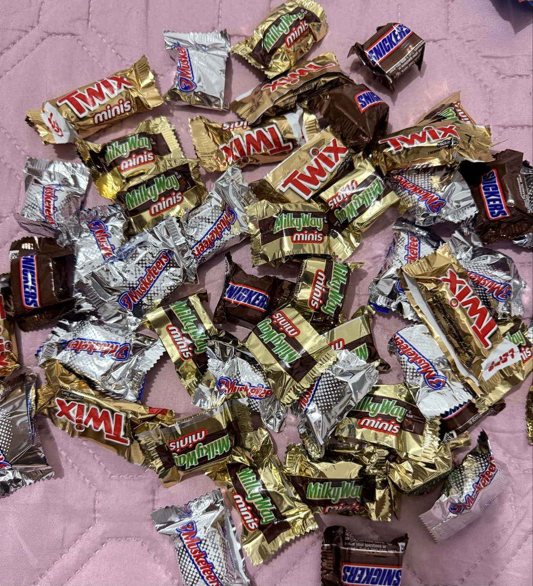 rosiieee27's tweet photo. Last minute freebies si accla 🤭
See you all 🫶🫶🫶

#HeathsTime
#Freebies https://t.co/avOuMoJF2a