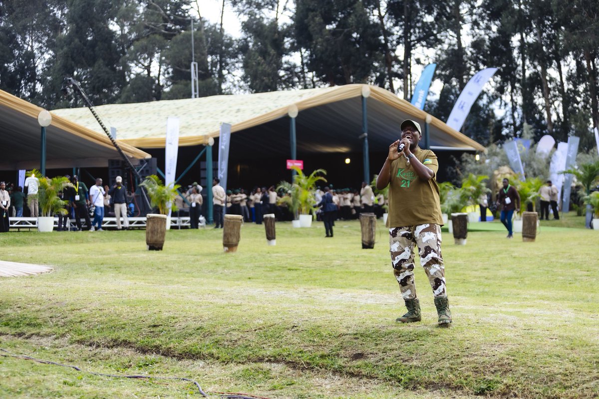 de_ndoli's tweet photo. 🚨AMAKURU MASHYA🚨

Munsi ya Pariki y’Igihugu y’Ibirunga, mu Murenge wa Kinigi w’Akarere ka @MusanzeDistrict ahagiye kubera ibirori ngarukamwaka byo #KwitaIzina ku nshuro ya 21, aho abana b’ingagi 22 bahabwa amazina n’abaturutse hirya no hino ku Isi. @Kwitaizina @RDBrwanda https://t.co/Jgllwqb3zC