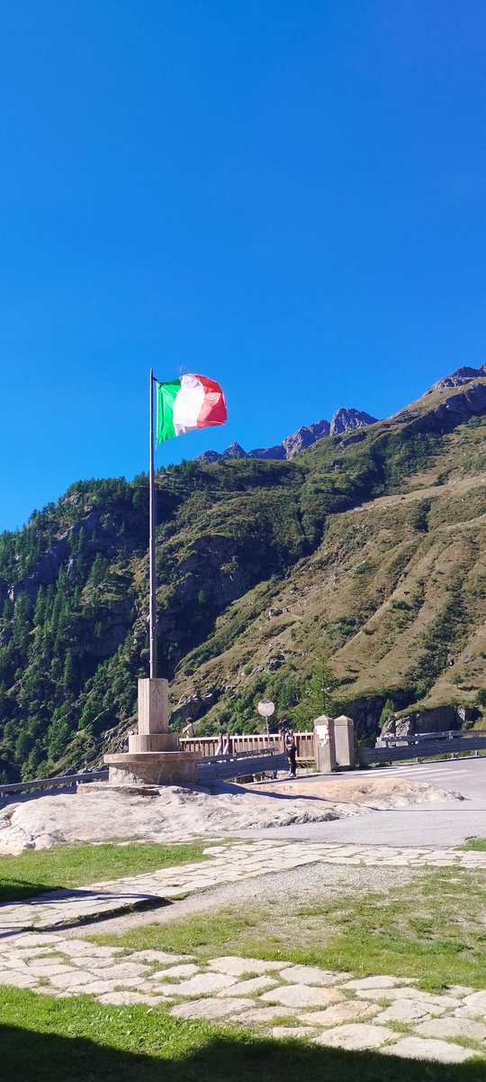 pappataceo's tweet photo. Con Vannacci al comando sventola il tricoloreh! https://t.co/QQe8f7RCmG