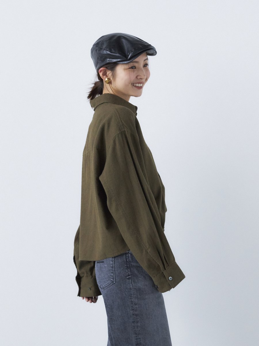 yanuk_official's tweet photo. \ NEW ARRIVAL /
季節を匂わせるアイテム登場🍂
クロップド丈だからより女性っぽい雰囲気に。
■クロップドフランネルシャツ/KHK,GRY
#YANUK #ヤヌーク #秋 https://t.co/lIGfy5NMyE