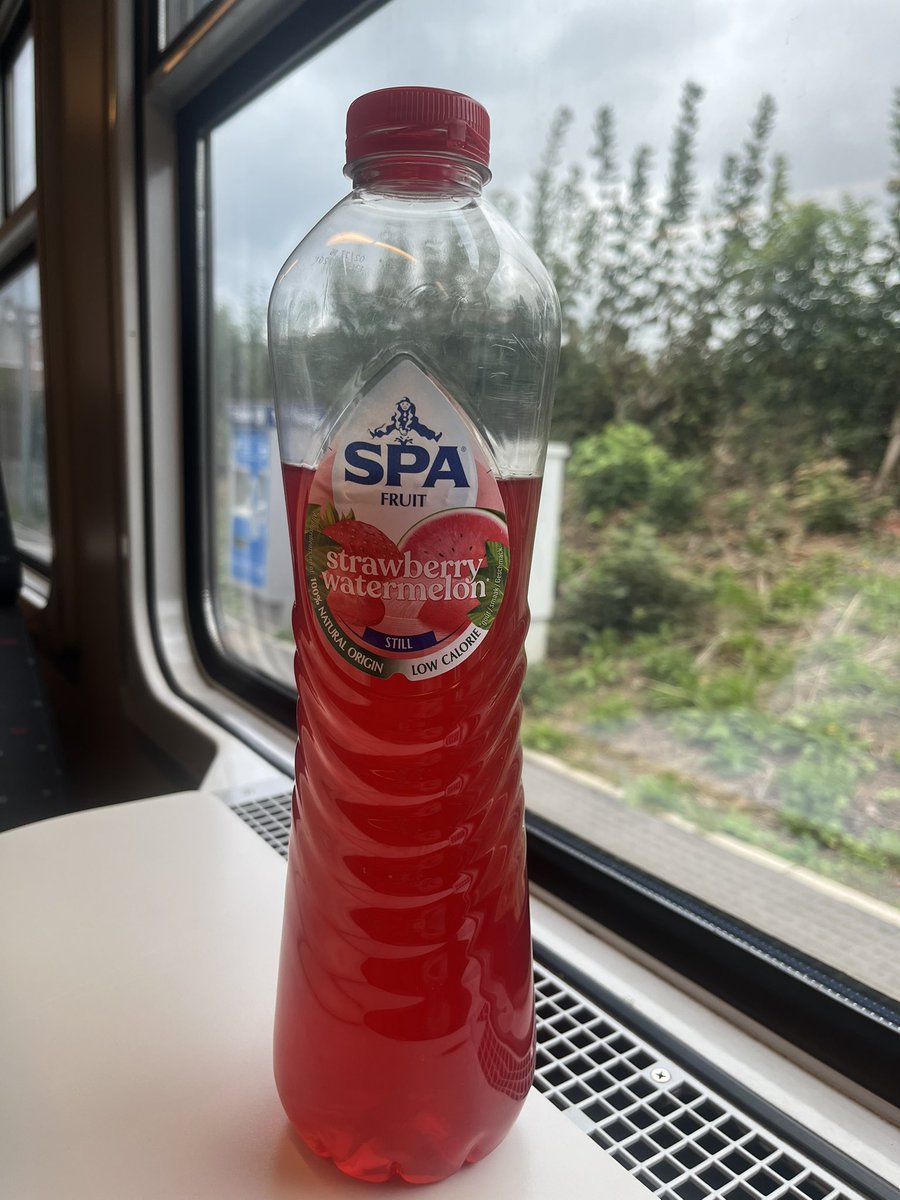 r_glimpses's tweet photo. #poPracy
Malutki film dla Was ze Spa. Tam produkują mój ulubiony napój nisko kaloryczny i zakład gdzie go w Spa produkują. Wszystkie produkty tej firmy są genialne.
Teraz do domu na lunch z Sardyńczykiem, bo #trzebaJeść https://t.co/8NYRQFuCSJ