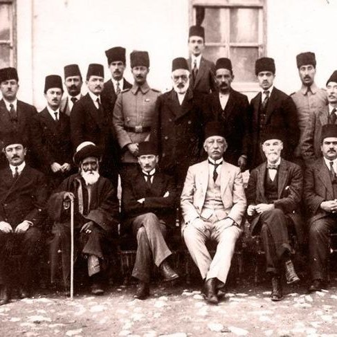 bosunatiklama's tweet photo. 107 yıl önce bugün, Sivas Kongresi'nde manda ve himaye reddedilerek Cumhuriyet'in temeli atıldı. 🇹🇷

"Milli sınırlar içinde vatan bölünmez bir bütündür, parçalanamaz." https://t.co/OgIrWeyJrZ