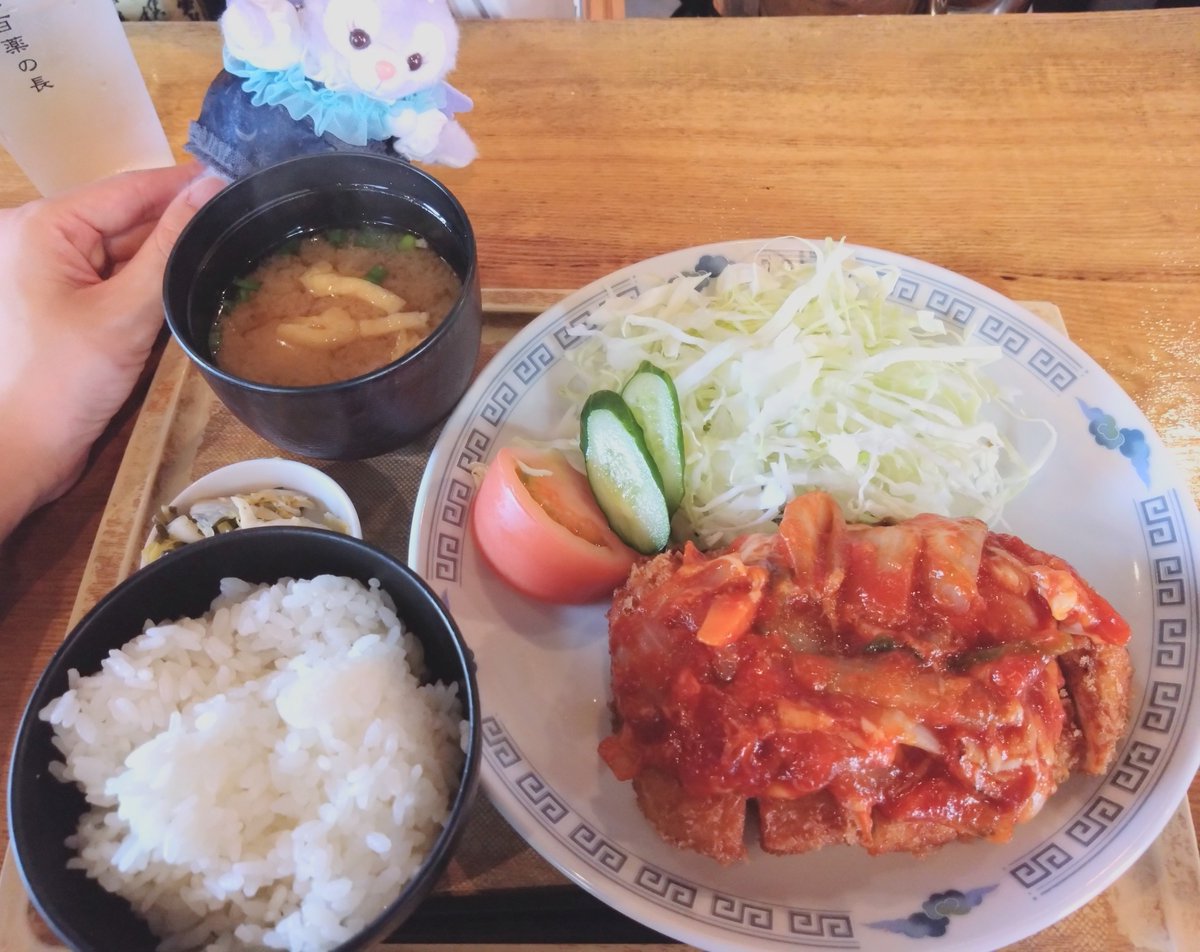 Hi_Bridge_'s tweet photo. 新橋の烏森絶メシ食堂さん！写真の100倍美味しそうだし1,000倍美味しい！！
トマトソースにお野菜が入っていて食感最高だしシンプルに味が美味い毎日食べたい！
写真下手すぎてステラルーちゃんが儚くなっててツラい

近くの神社が御利益すごくて本当に助けてもらったので絶対にいつかお礼に行きます https://t.co/Ybny7aMfwb