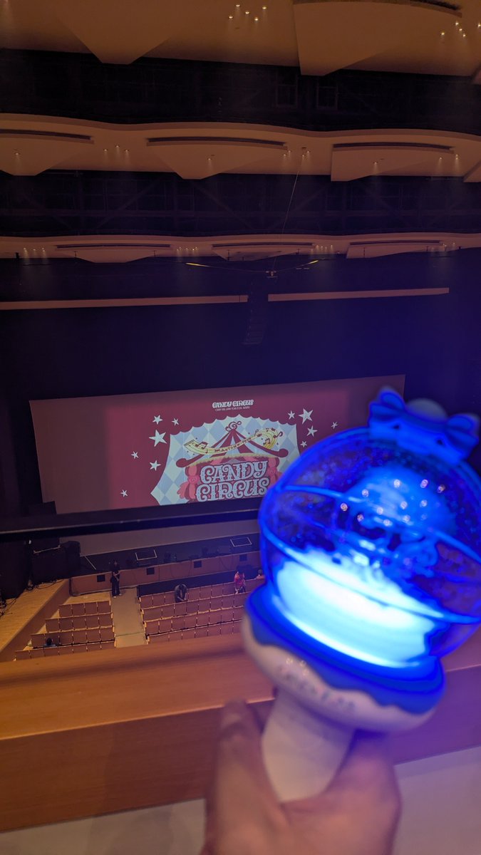 shota_fz0723's tweet photo. 本日はこちらからです!
3階の1番前の席できりちゃんへの声援送ります💙
#CANDYTUNE #きゃんちゅー #CANDYCIRCUS #きゃーかす
#桐原美月
#カルッツかわさき https://t.co/TLf0kpA302