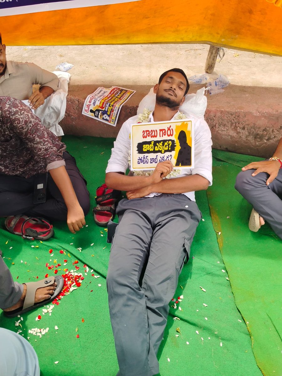 Kiranrcian's tweet photo. Si, PC postlu 11000 penchalani neerahara deeksha chestunna police aspirants #IncreaseAPPolicePosts

#WeWantMegaPoliceNotification

#WeWantJustice

#IncreaceAPPoliceVacancy

@ncbn @PawanKalyan @anitha TDP @naralokesh

@iTDPofficial @jaiTDP @APPOLICE100 https://t.co/7tSxx1oRlg