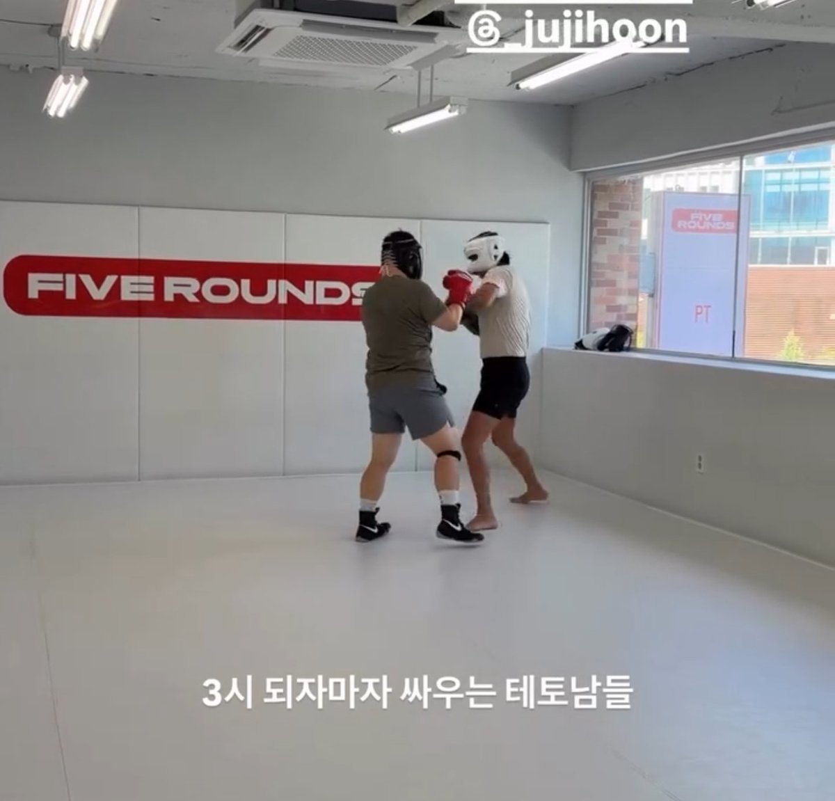 assagaorie's tweet photo. 이게 얼마만의 복싱주쥰 https://t.co/60i2CVUM1k