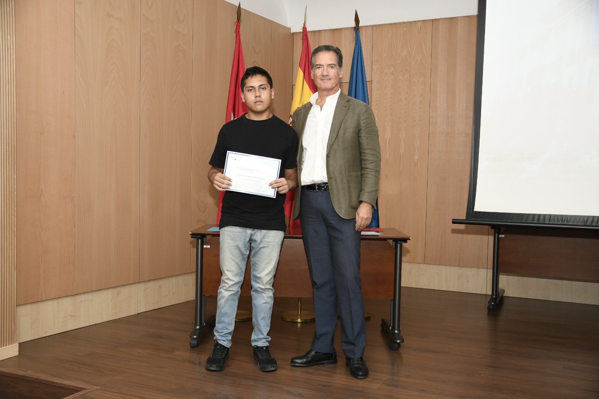 aeroespacialUPM's tweet photo. @DelegacionAero Durante el acto de #acogidaETSIAE también se entregan los diplomas de aprovechamiento académico excelente a los estudiantes con los mejores expedientes de primero en #GIA, #GITA y #GyOTA correspondientes a la convocatoria de junio del curso 2025/26.
¡Enhorabuena! ¡Seguid así! https://t.co/DaYpHh7X2d