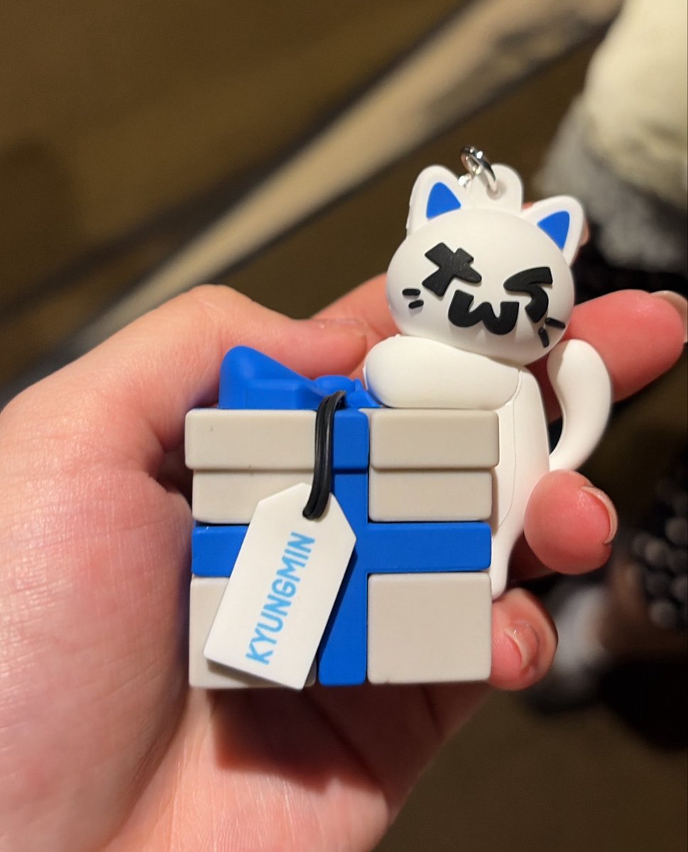 zeus_o0's tweet photo. TWSキーリング交換

譲)ギョンミン
求)シニュ
本日現場います！
気軽にお声掛けください🙇‍♀️ https://t.co/RFQ2tcNKWU