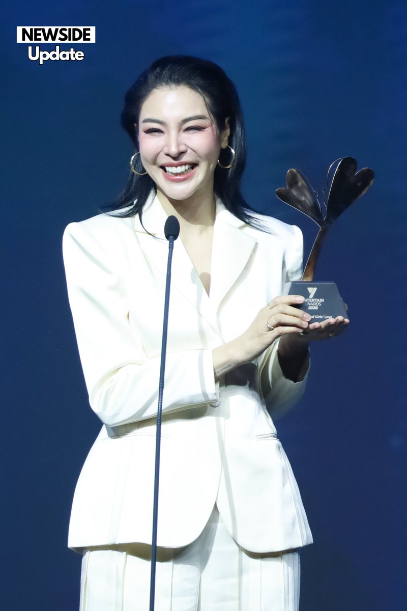 Newsideupdate's tweet photo. [เก็บตก]  "ฝ้าย พีรญา" รับรางวัล Princess of Girls' Love ในงานประกาศรางวัล "Y ENTERTAIN AWARDS 2026"

#YentertainAwards2026 #FayePerya #NewsideUpdate https://t.co/yeC4pGnxbc