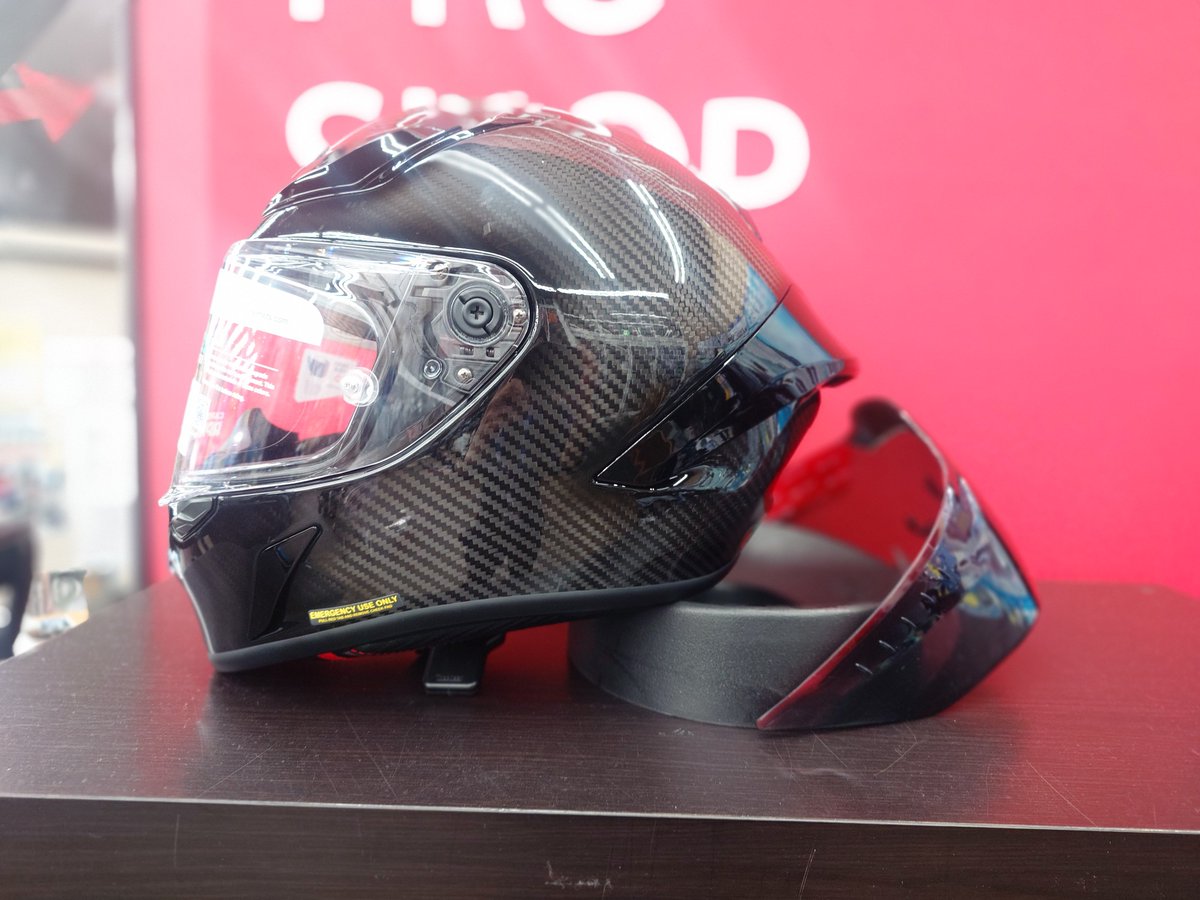 ricolandkokura's tweet photo. HJC🤗
RPHA 1N V2 カーボン✨
流行りのカーボンメットにHJCも在庫の仲間入り✨
この軽さはトップクラス✨
MotoGP™ライダーのデータに基づいて設計されたハイエンドフルフェイスヘルメットをぜひ😘
https://t.co/t8ECiSVQUr
#HJC
#RSタイチ
#ライコランド
#ライコランド小倉店 https://t.co/KMEkzLsKp8