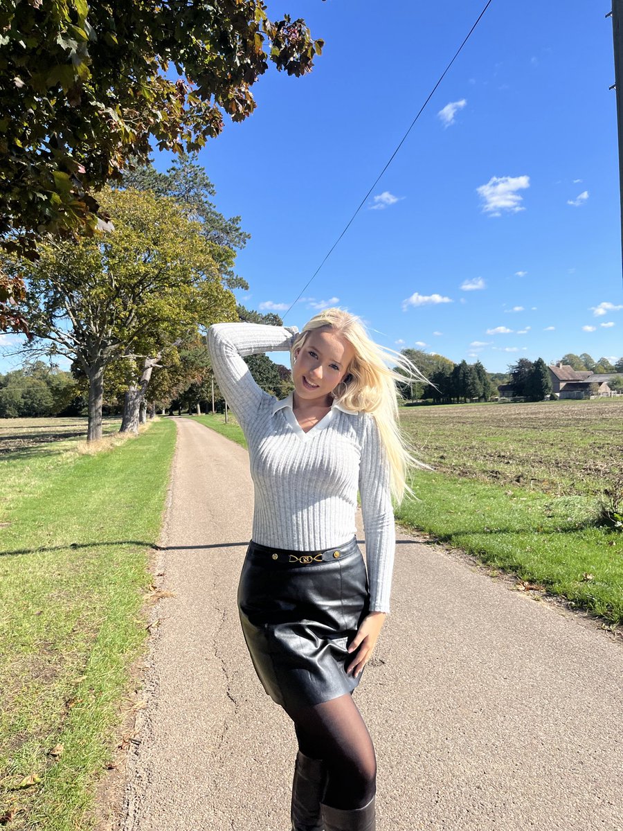 LexiBooker30's tweet photo. Autumn outfits pending 🤍 https://t.co/mulTWqZajd