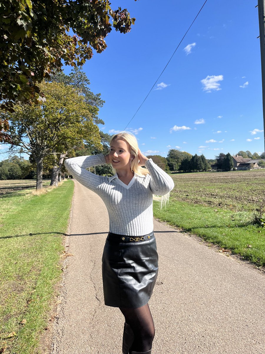 LexiBooker30's tweet photo. Autumn outfits pending 🤍 https://t.co/mulTWqZajd