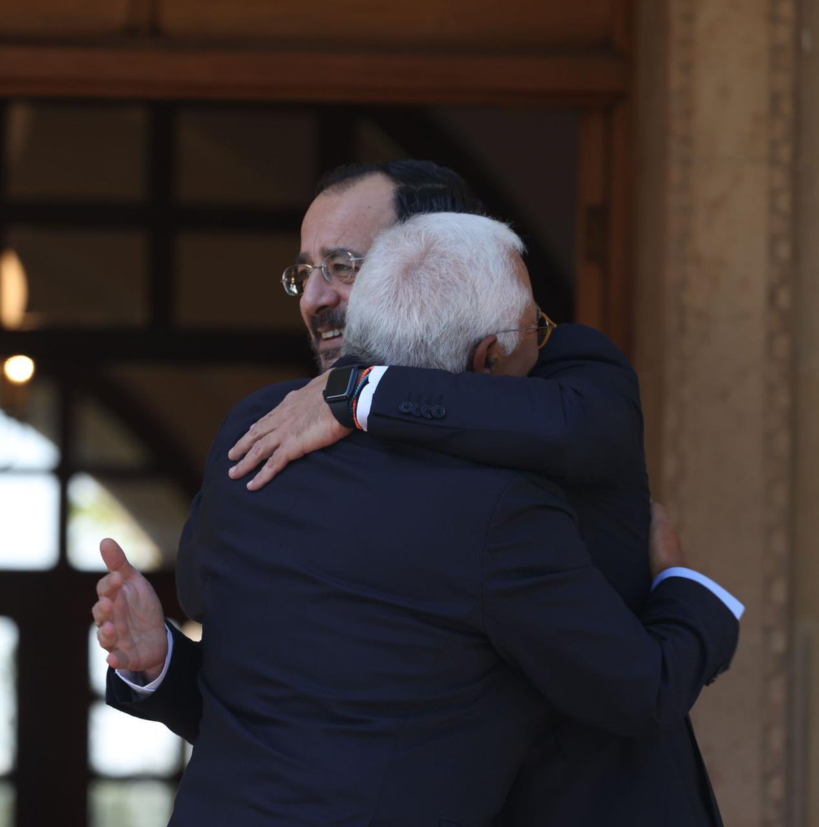 Christodulides's tweet photo. Είναι με μεγάλη χαρά που υποδέχθηκα τον φίλο Πρόεδρο του Ευρωπαϊκού Συμβουλίου στην Κύπρο, στην τρίτη του επίσκεψη στη χώρα μας το 2026. 

Ενόψει των πολύ σημαντικών συζητήσεων που θα έχουμε τους επόμενους μήνες στο Ευρωπαϊκό Συμβούλιο, ανταλλάξαμε απόψεις για το Νέο Πολυετές Δημοσιονομικό Πλαίσιο, τις εξελίξεις στην Ουκρανία και τη Μέση Ανατολή, θέματα Άμυνας και Ασφάλειας, το Μεταναστευτικό, την Ανταγωνιστικότητα και τη Διεύρυνση της ΕΕ.

Συζητήσαμε, επίσης, εκτενώς για το Κυπριακό και τις προσπάθειές μας για επανέναρξη ουσιαστικών διαπραγματεύσεων στη βάση του συμφωνημένου πλαισίου. Το Κυπριακό είναι Ευρωπαϊκό πρόβλημα και η ΕΕ δύναται να διαδραματίσει τον πιο καθοριστικό ρόλο στη μεγάλη μας προσπάθεια για επανένωση της πατρίδας μας.

🇨🇾🇪🇺