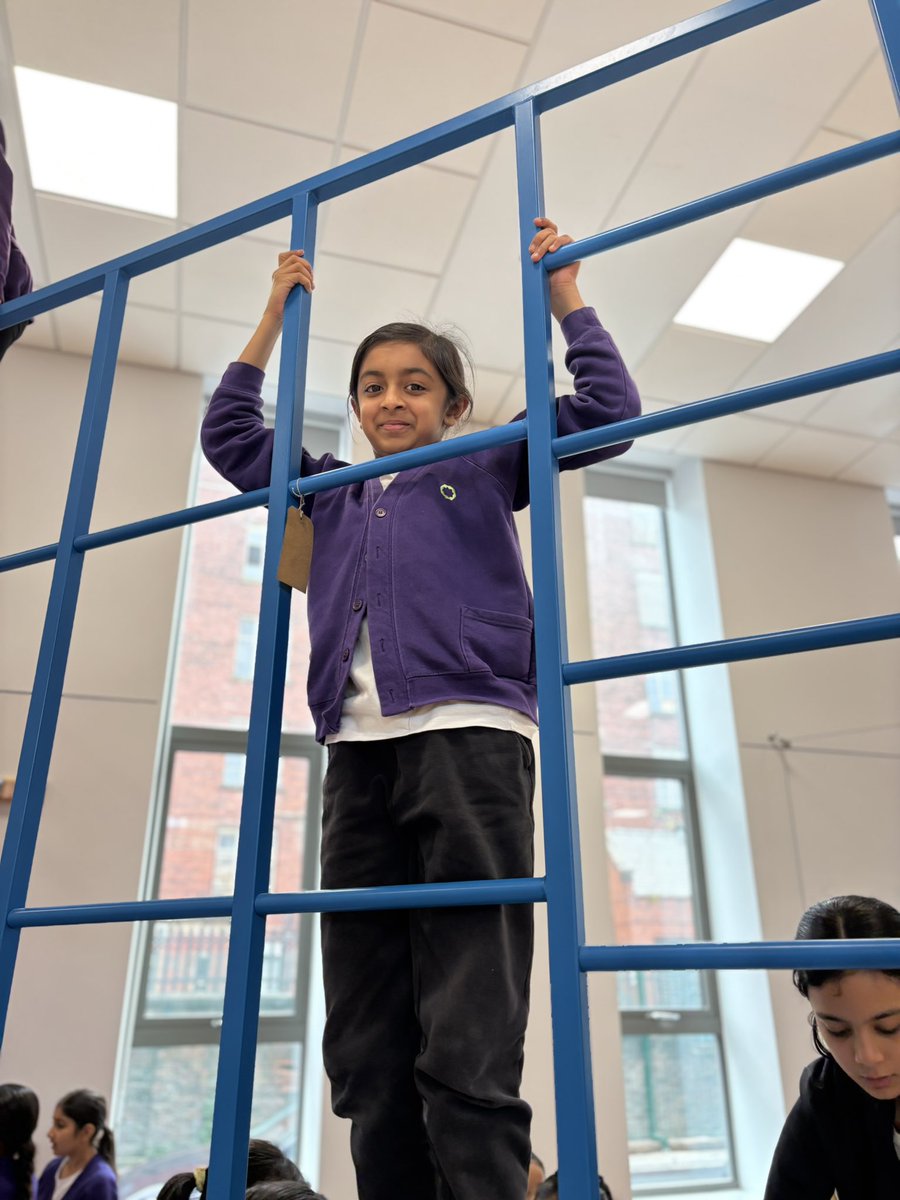 olive_bolton's tweet photo. Exciting explorations #Year6 #LoveLearning #PE #NewSchool #NewBeginnings #Ambition #Teamwork #HappyDays #RiskTaking https://t.co/XaEcjURwzg