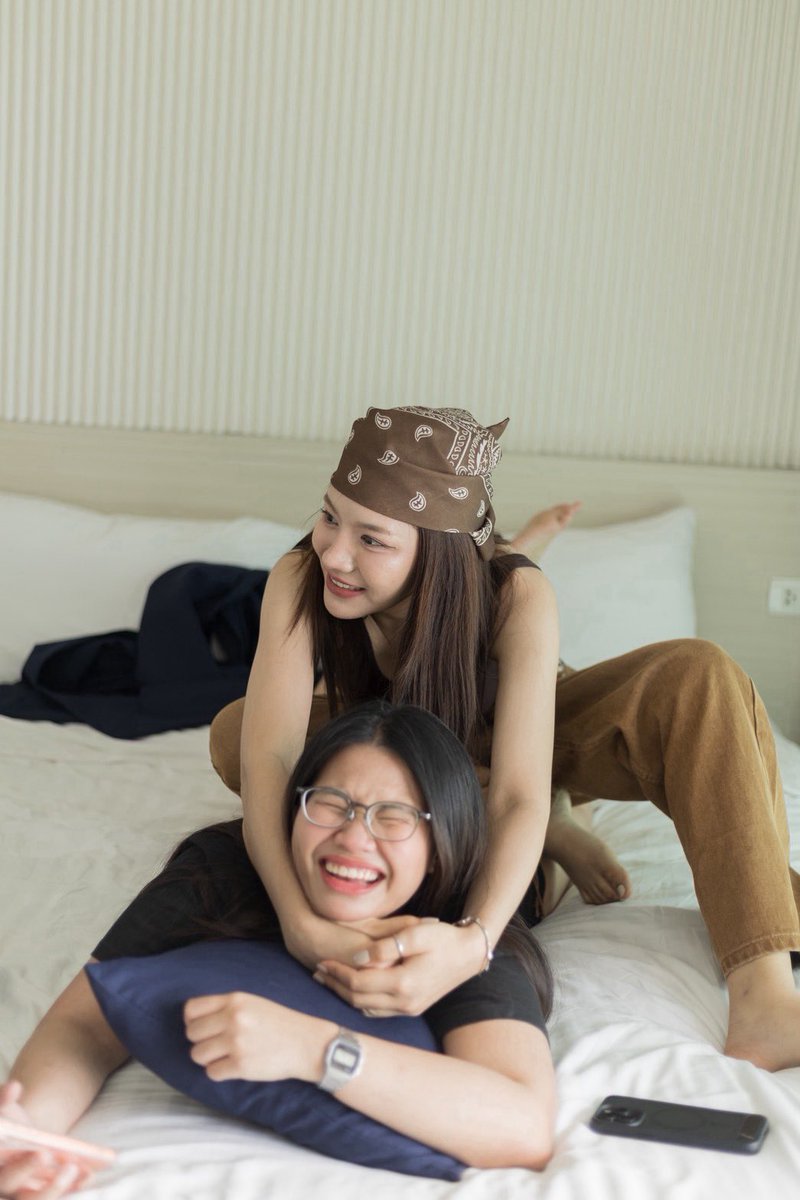 firssstt's tweet photo. สองมาตรฐานมันเป็นแบบนี้นี่เองงง ! 

     ตอนอยู่กับเอญ่า                      ตอนอยู่กับเฟิร์ส       

#แล้วเราไม่รักกันตอนไหน ? https://t.co/kaiJykbJKo