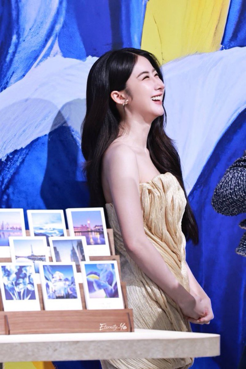 Cute_top_1's tweet photo. O sorriso mais lindo!
Obrigada a @Guerlain pela bela colaboração com a artista Yoko Apasra. 
Yoko é uma artista autêntica. 

YOKO GUERLAIN SIAM PARAGON
#GuerlainSiamParagonxYoko 
#YokoApasra‌ 
#โยโกะอาภัสรา https://t.co/uXHS9kWYwE