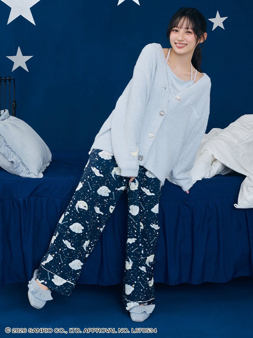 SNIDELHOME's tweet photo. ＼本日公開！／
"CINNAMOROLL" COLLECTION 🌠💫

☁️9/11(fri)12:00より発売☁️

シナモロールがSNIDEL HOMEにやってきた！
星がきらめくドリーミーなラインアップ✨
▶ https://t.co/t4Lb6qCkxn

#SNIDELHOME #スナイデルホーム #シナモロール  #川﨑桜 https://t.co/FwxMoqHGEQ