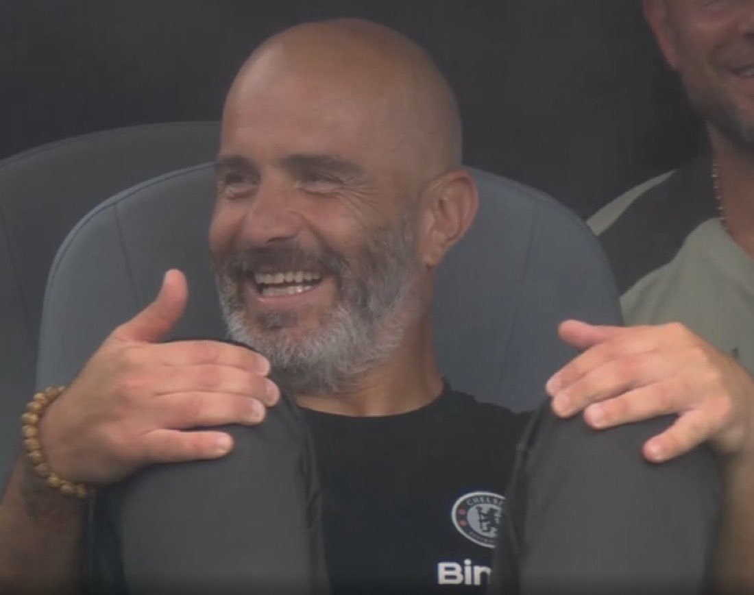 RayzSar's tweet photo. "Colwill is better than Saliba"
"Gabriel has nothing over Dias"
"Reece James is better than Timber"
"Calafiori is a model"

Then David Raya wins a golden glove 

" He hides under a good defense"  😂😂 https://t.co/oG2LyFDeK4