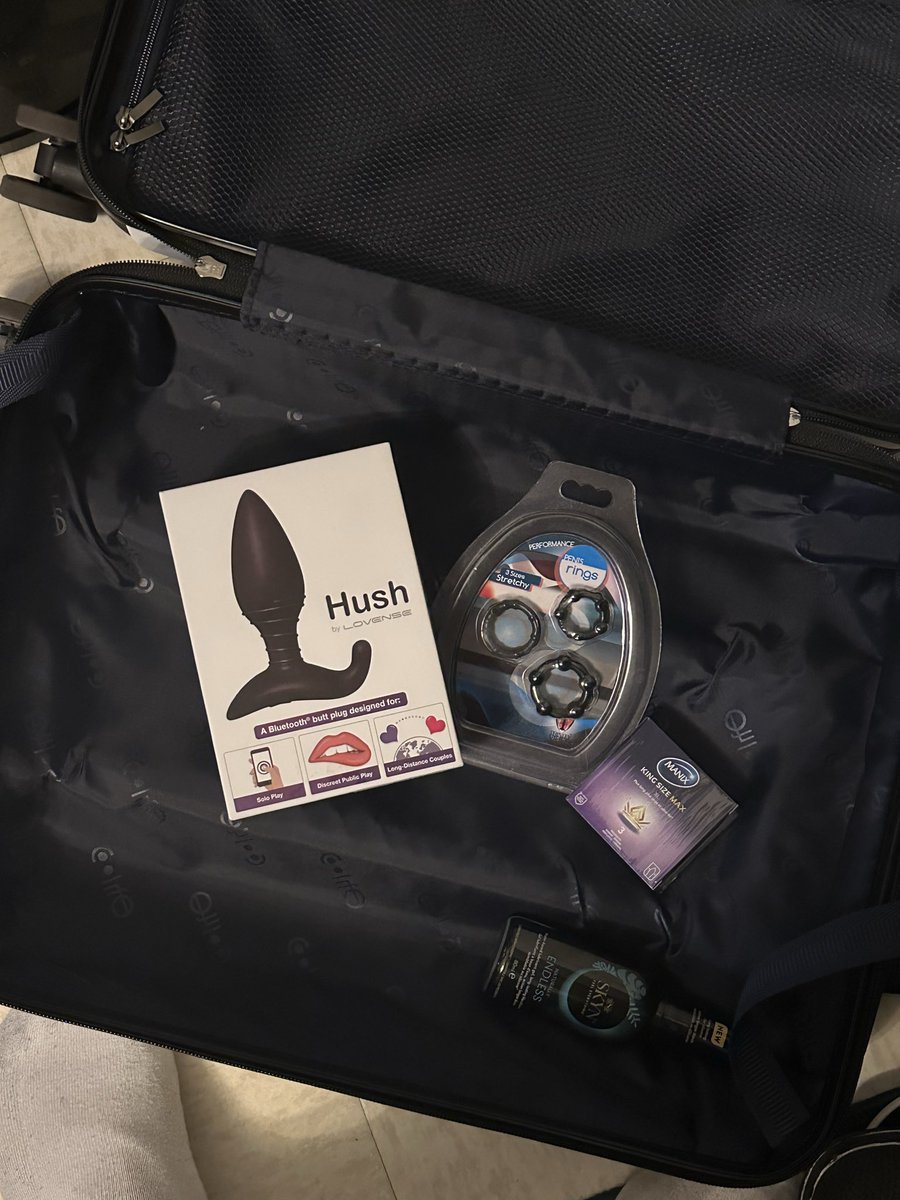 Jxriusxo's tweet photo. Bon, je crois que ma valise est prête pour le voyage https://t.co/LjkxfJtP5a