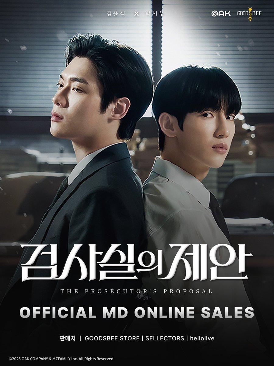 studio_oak_kr's tweet photo. 📢 [검사실의 제안📋] 공식 MD 온라인 판매 안내

<검사실의 제안> 공식 굿즈를 다양한 판매처에서 만나보세요!
hellolive에서는 새롭게 공개되는 신규 MD 예약 판매도 시작됩니다. ✨

🌟판매처 안내
✦ 굿즈비 스마트스토어: https://t.co/oV5fUVX8aO
✦ SELLECTORS: https://t.co/SLgE3Uv9gN
✦ hellolive (신규 MD 예약 판매): https://t.co/wue9ped83W

원하시는 판매처에서 <검사실의 제안> 공식 MD를 만나보세요!

#검사실의제안 #TheProsecutorsProposal #BL 
#김윤식 #박시우
#오크컴퍼니 #OAKCOMPANY