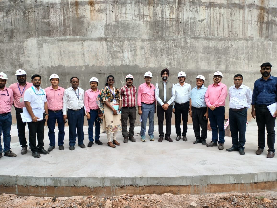 NALCO_India's tweet photo. Shri Jasmeet Singh Bindra, IRTS, Chairperson, Visakhapatnam Port Authority, visited our port facilities. During the visit, he toured the #BTAP rake unloading point, silos and other key plant facilities, and was apprised of the plant’s operations, processes and capabilities. He was accompanied by senior officials of our Port Facilities.
@kishanreddybjp @satishdubeyy @MinesMinIndia @DPE_GoI @mygovindia
#PortInfrastructure #Logistics #RailLogistics #Infrastructure #OperationalExcellence