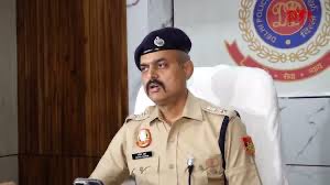 Saurabh_MLAgk's tweet photo. I can’t see this New Delhi DCP Sachin Sharma in any of the Parliamentary Street PS videos today. 

Why ? https://t.co/22K9IFIQjw