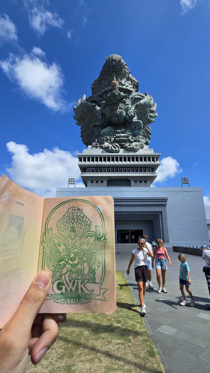 ShaifulZr's tweet photo. Bali. Enough for this year
TFU/CGK/DPS https://t.co/GSELerIpWq
