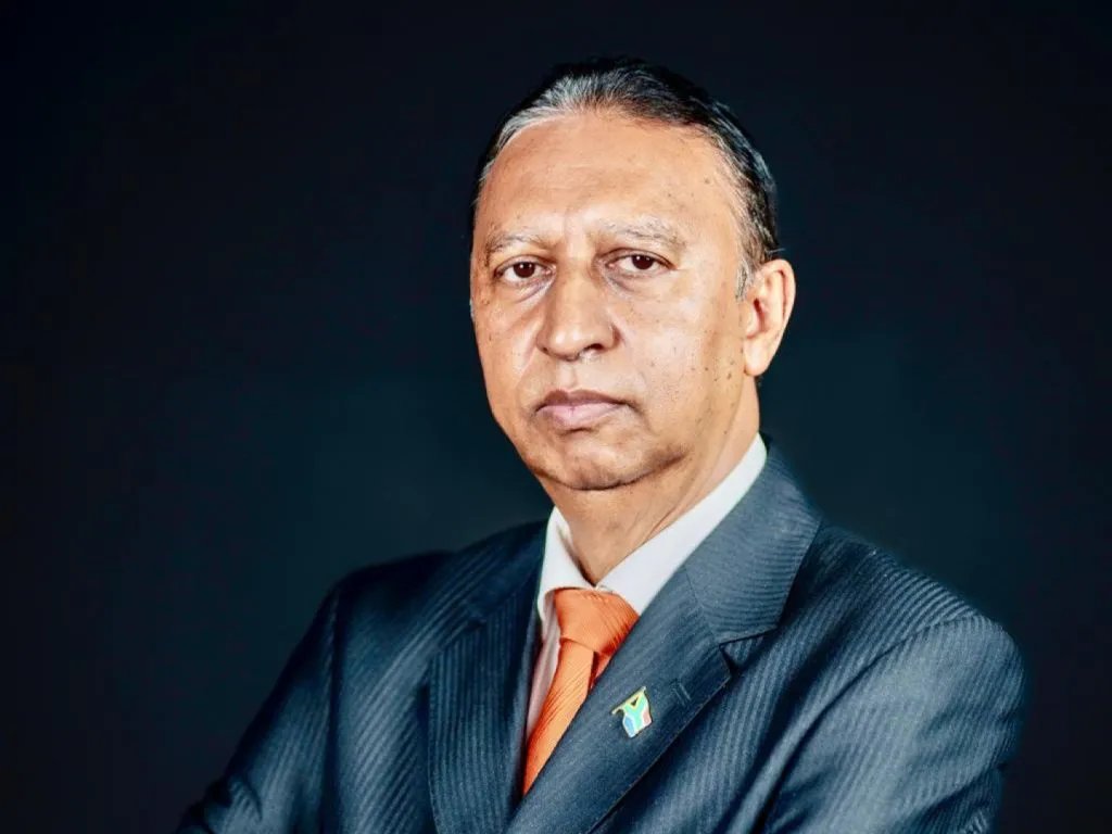 Powerfm987's tweet photo. [ON AIR] Another huge electricity price hike is coming for South Africa.

@Makhanya1937 is in conversation with power and energy expert and a former executive manager of Eskom and a former senior executive of City Power Jhb, Professor Vally Padayachee.

#POWERTalk https://t.co/dLWQOr3t66