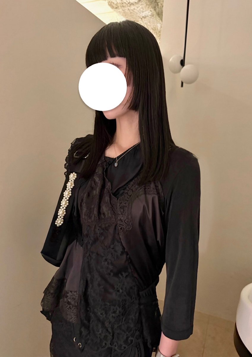 mevi_____o's tweet photo. 2stepの姫カットが気分、服も髪も黒が好き🐦‍⬛ https://t.co/hzGeTsK0Q3