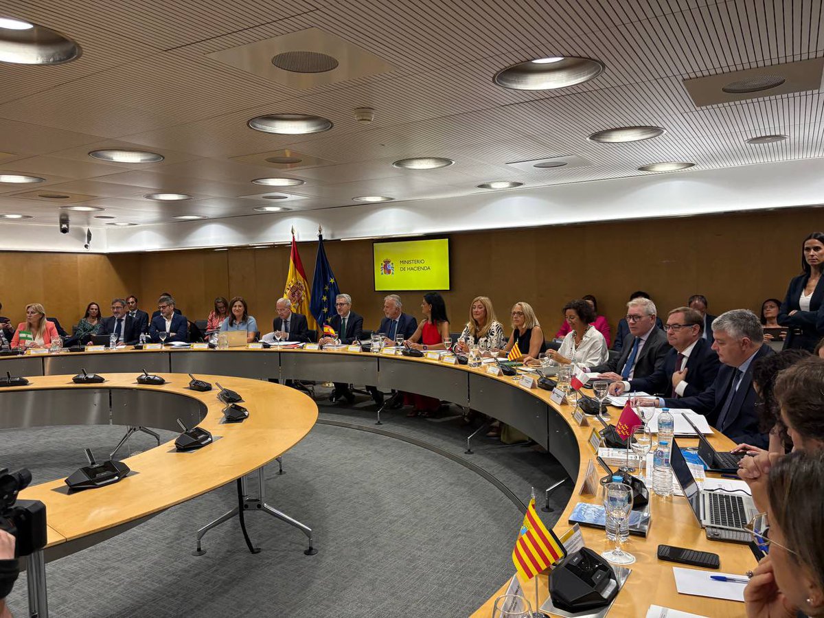 aliciarll's tweet photo. Avui, al Consell de Política Fiscal i Financera, aprovarem un nou model de finançament. Ho farem gràcies al pas endavant del Govern d'Espanya, que ha desbloquejat un debat que feia massa temps que estava encallat. Demanem a totes les comunitats que estiguin a l'altura i que puguem avançar en un finançament que reforçarà els nostres serveis públics.