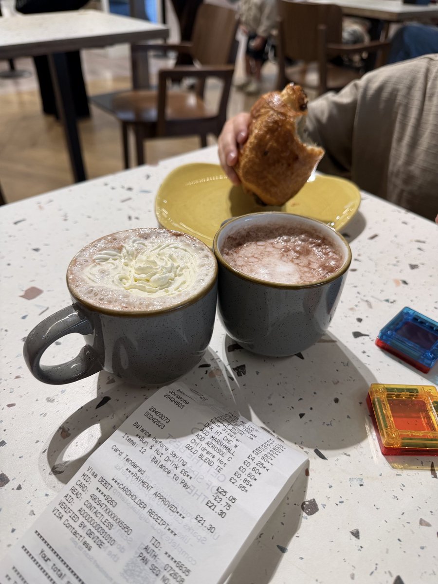 AdamMarthews's tweet photo. @marksandspencer how does the hot chocolate on the left cost £4.25 and the on the right cost 80p? Both in the exact same size mug! Does the whipped cream from a can cost £3.45? https://t.co/M861kVanDw