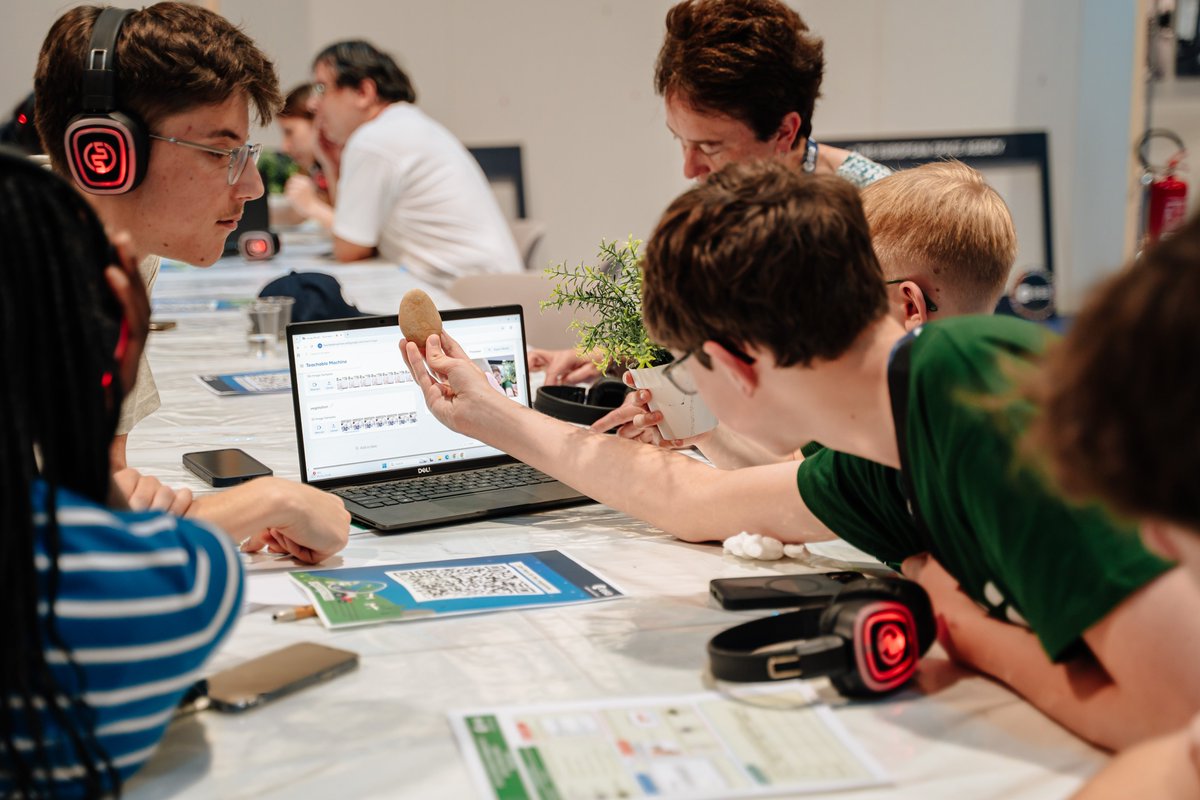 ESA__Education's tweet photo. 🚀✨ It’s back-to-school time! ✨🚀

👩‍🏫💫 With five exciting projects, your students can tackle real-world challenges, build new skills and let their imaginations soar:

🕵️‍♀️ Climate Detectives: explore Earth science and investigate climate issues in your local environment 🌍

👩‍🚀 Mission X: train like an astronaut and explore the science of staying fit and healthy 🏃‍♀️‍➡️

🥫 CanSat: design, build and launch a soda-can-sized satellite 🪂

👩‍💻 Astro Pi: write code that runs on board the International Space Station 🛰️

🌙 Moon Camp: imagine and design future habitats beyond Earth 🧱

But there’s more: ESA astronaut Thomas Pesquet will be the ambassador for Mission X, Astro Pi and Moon Camp! 👨‍🚀

From coding and engineering to climate science and space exploration, these projects bring science, creativity and innovation to life in the classroom and beyond. 📚🌟

Ready to get started? Discover the projects and find out how you can take part:

🔗 https://t.co/yURFxnPG4Y