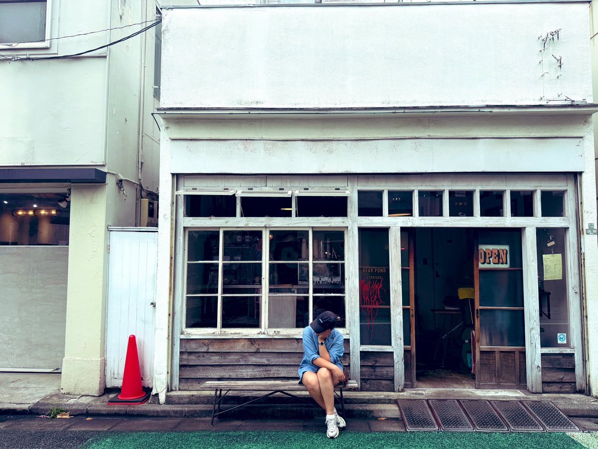 iu_melni's tweet photo. The OG of what so-called “Dirty Latte”. Enak banget pengen nangis.. :’)
#BearPondEspresso https://t.co/raoOtry0QL