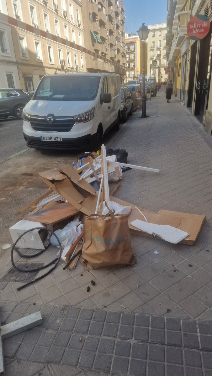 Blogsalamank's tweet photo. Centro de Madrid. Esta mañana. No hace falta decir nada. https://t.co/TpGfAtfsVw