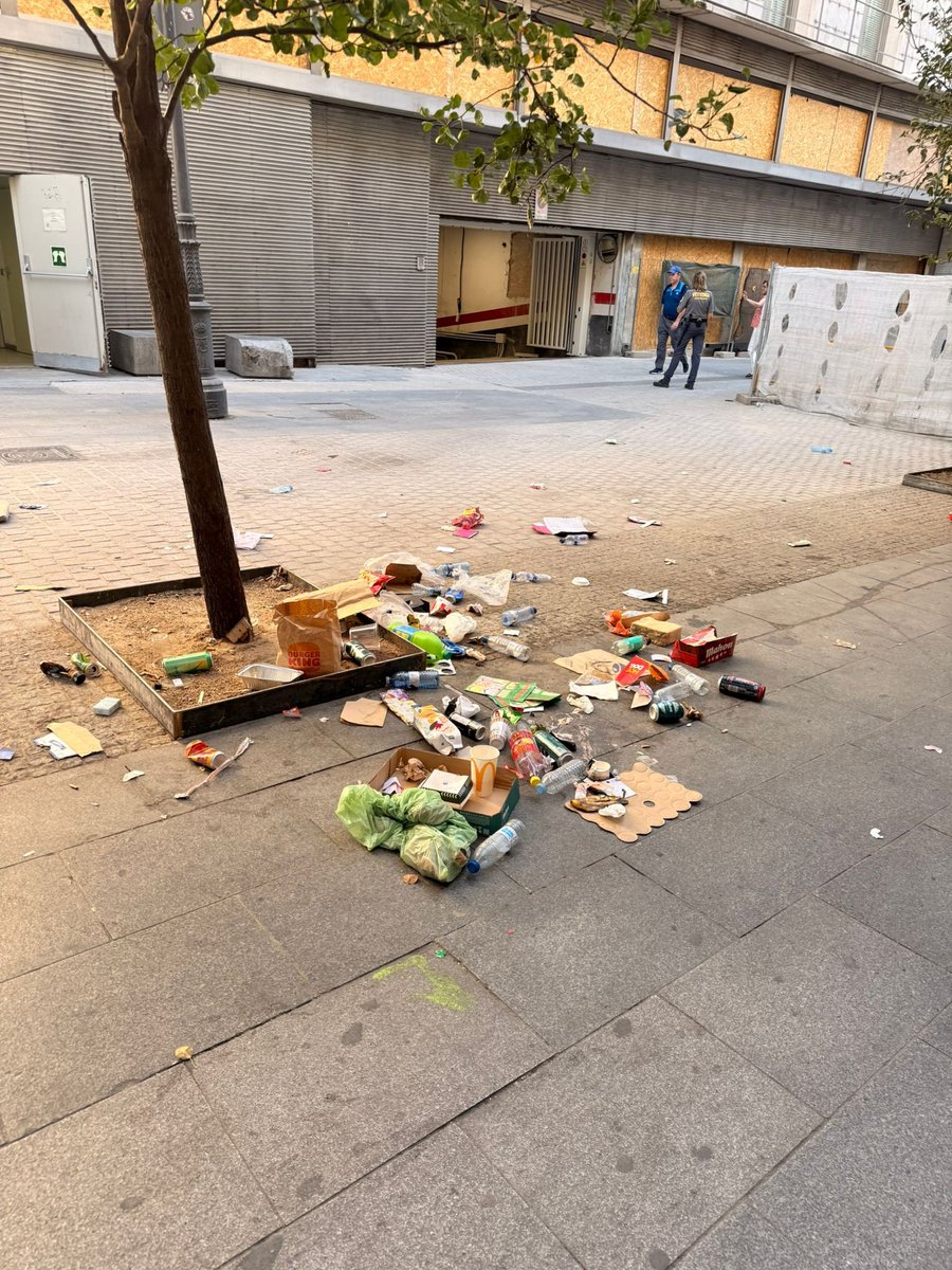 Blogsalamank's tweet photo. Centro de Madrid. Esta mañana. No hace falta decir nada. https://t.co/TpGfAtfsVw