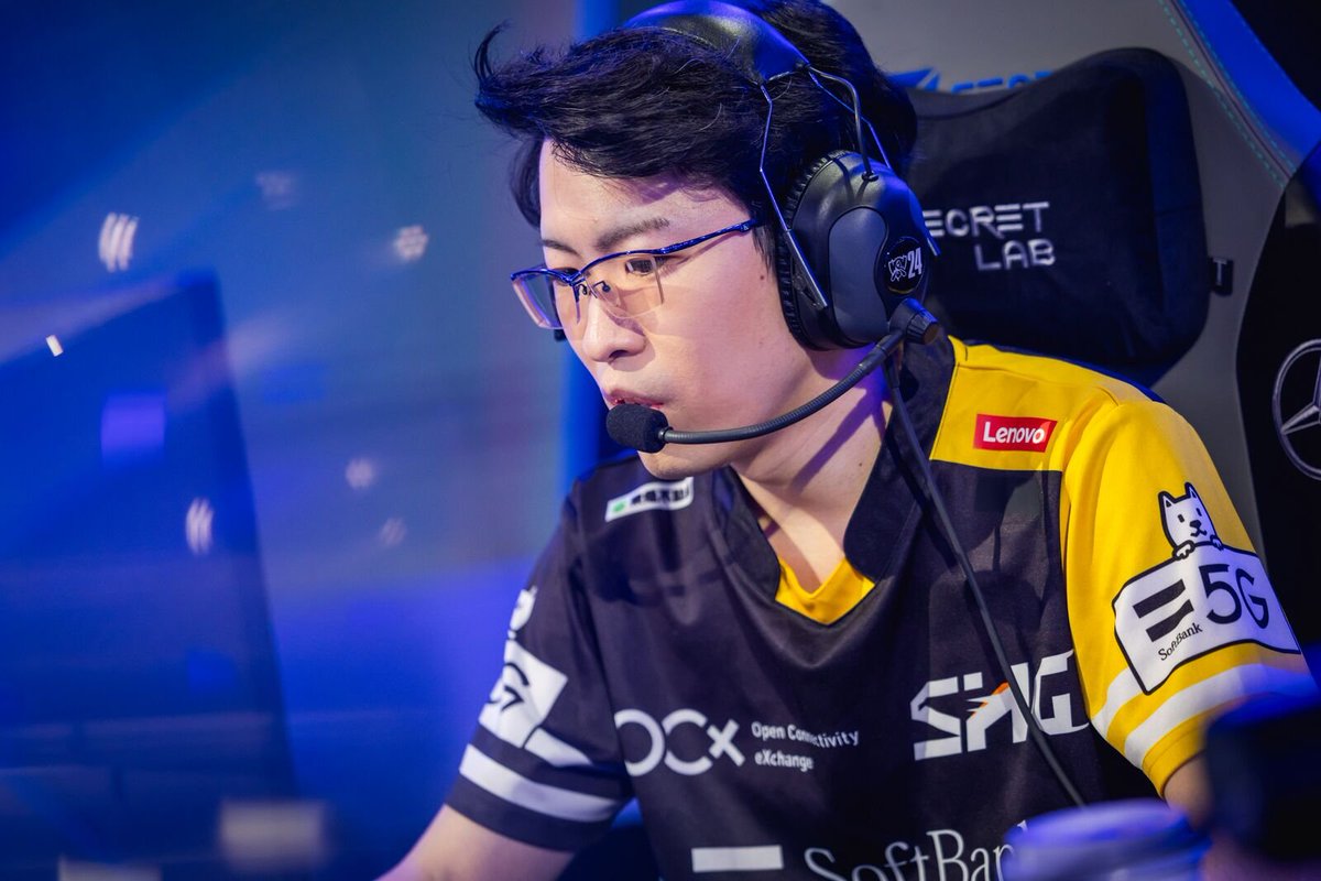 NoContextLCP's tweet photo. [OFFICIAL] Evi retires from professional League of Legends.
Thank you for everything you've done for Japanese LoL and the APAC scene as a whole, we'll always cherish the memories you've given us, legend! 🫡🫡🫡 https://t.co/CRTF9dUxzx