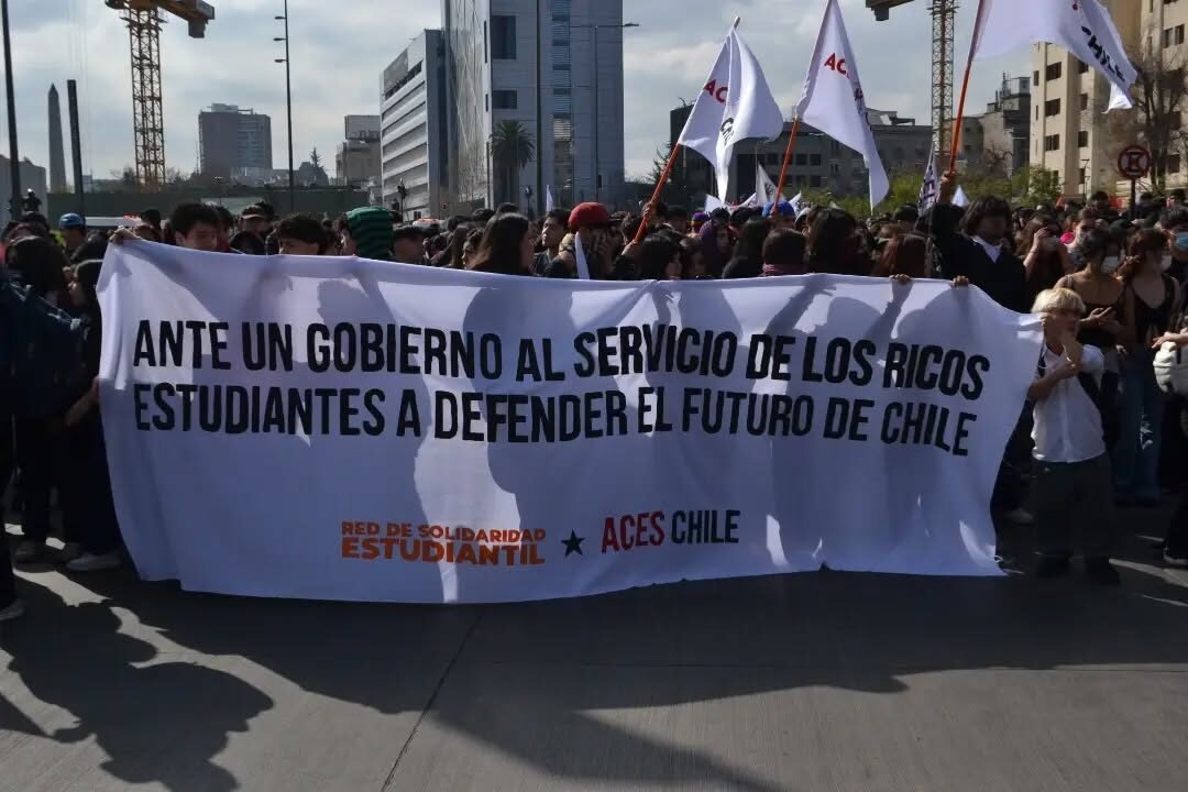 uharteko1956295's tweet photo. @catrina_nortena @JMilei Cuánto daño al pueblo chileno hizo el repugnante @gabrielboric abriendo por su ignorancia quintacolumnista la puerta al fascismo!
#FuckFascism
#FuckKast
#FuckBoric https://t.co/qaSt3BW8yz