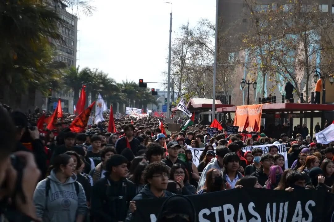 uharteko1956295's tweet photo. @catrina_nortena @JMilei Cuánto daño al pueblo chileno hizo el repugnante @gabrielboric abriendo por su ignorancia quintacolumnista la puerta al fascismo!
#FuckFascism
#FuckKast
#FuckBoric https://t.co/qaSt3BW8yz